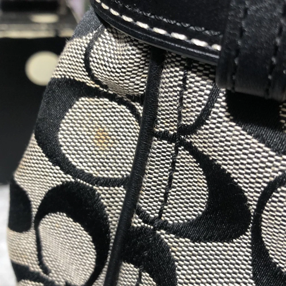 Coach Hamptons Signature C Medium Carryall Tote Bag. In GUC
Black Leather - Picture 10 of 15